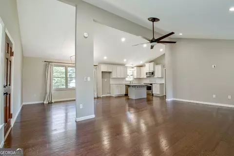 Living - 506 Glenridge Rd, Lagrange, GA 30240 photo 3 of 5