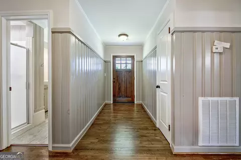 Entry Way - 506 Glenridge Rd, Lagrange, GA 30240 photo 3 of 8