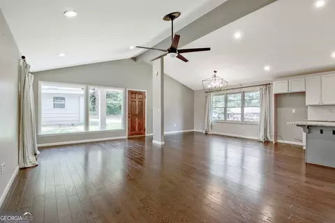 Living - 506 Glenridge Rd, Lagrange, GA 30240 photo 4 of 5