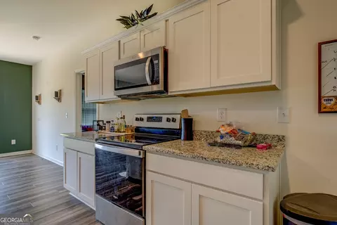 Kitchen - 89 Dorsey Way, Monroe, GA 30655 photo 3 of 5