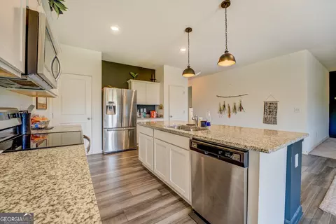 Kitchen - 89 Dorsey Way, Monroe, GA 30655 photo 2 of 5