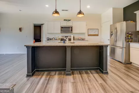 Kitchen - 89 Dorsey Way, Monroe, GA 30655 photo 4 of 5