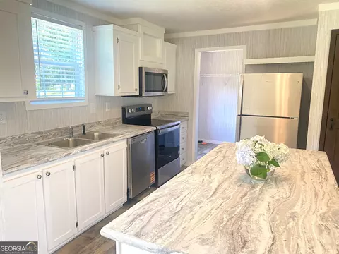 Kitchen - 239 Golf Course Rd, Demorest, GA 30535 photo 2 of 5