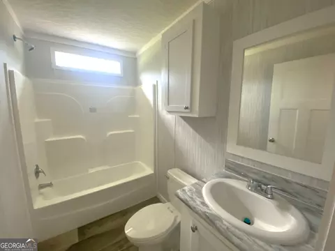 Bath - 239 Golf Course Rd, Demorest, GA 30535 photo 6 of 6