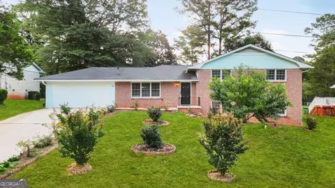 636 Hearon Dr, Stone Mountain, GA 30088