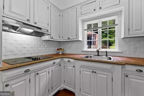 Kitchen - 305 Waverly Way, Lagrange, GA 30240 photo 4 of 4