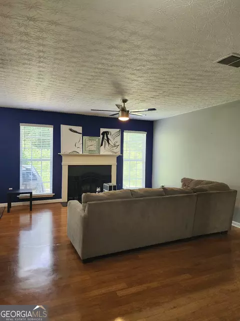 Living - 309 Lynn Dr, Covington, GA 30016 photo 2 of 3