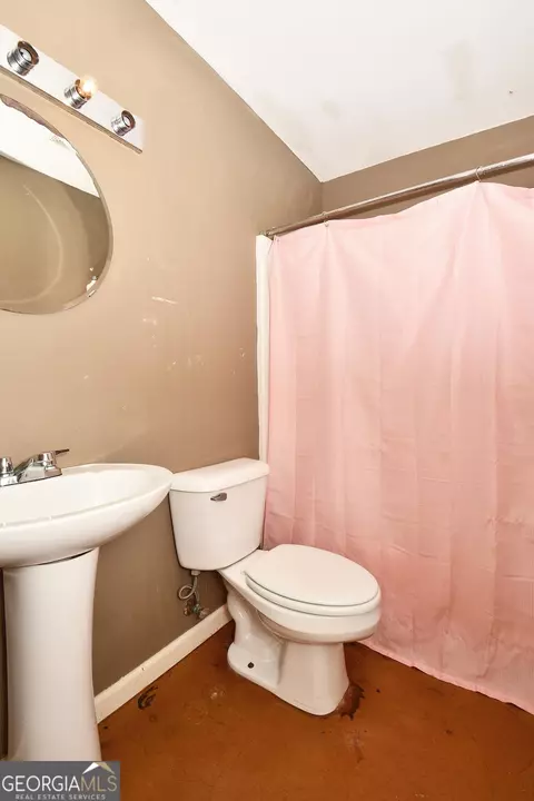 Bath - 2225 Smokey Rd, Lagrange, GA 30241 photo 3 of 3