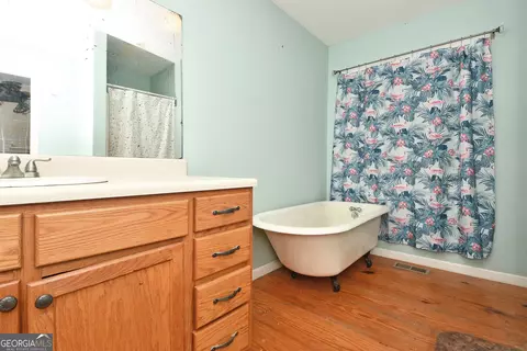 Bath - 2225 Smokey Rd, Lagrange, GA 30241 photo 1 of 3