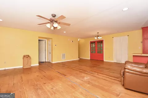 Living - 2225 Smokey Rd, Lagrange, GA 30241 photo 2 of 3
