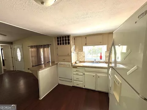 Kitchen - 56 Beaver Cove Dr, Lagrange, GA 30240 photo 2 of 2