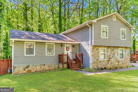 484 Aberdeen Dr, Stone Mountain, GA 30083