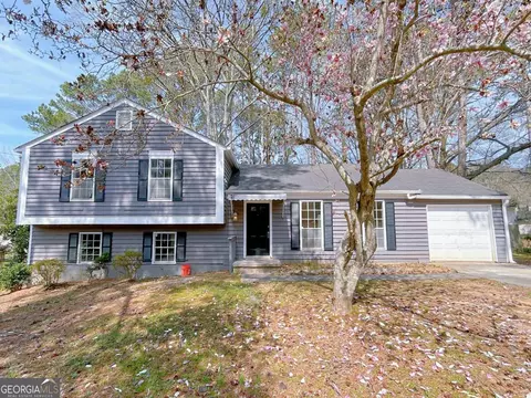 566 Aberdeen Dr, Stone Mountain, GA 30083