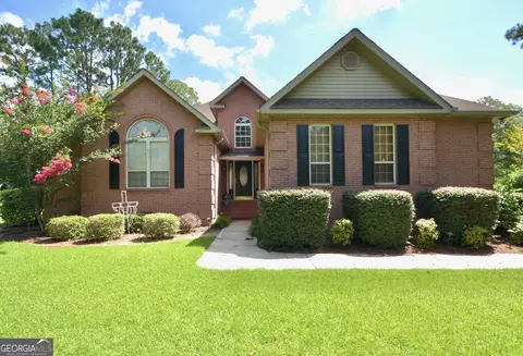 281 N Lakes Dr, Eastman, GA 31023