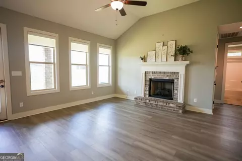 Living - 415 Silo Cir, Perry, GA 31069 photo 1 of 2