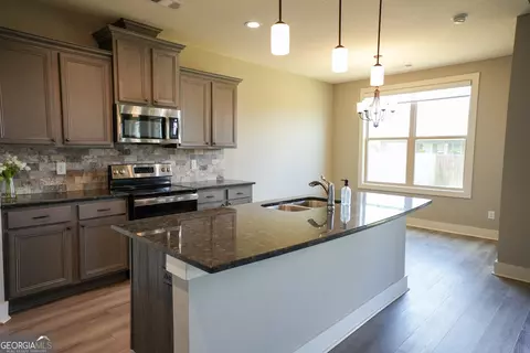 Kitchen - 415 Silo Cir, Perry, GA 31069 photo 2 of 5