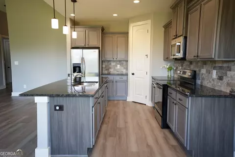 Kitchen - 415 Silo Cir, Perry, GA 31069 photo 3 of 5