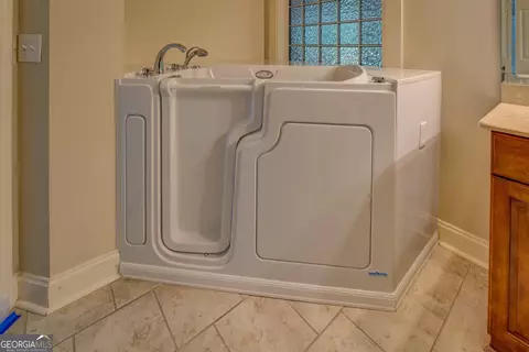 Bath - 10148 Malcolm Dr, Covington, GA 30014 photo 1 of 5