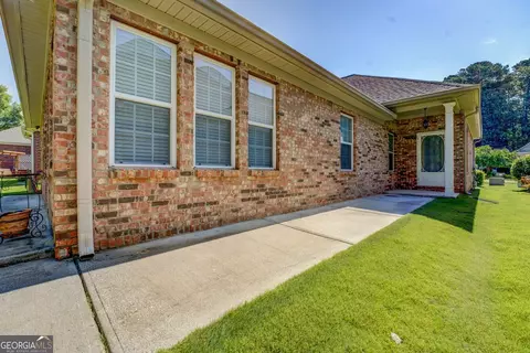 Exterior - 10148 Malcolm Dr, Covington, GA 30014 photo 2 of 5