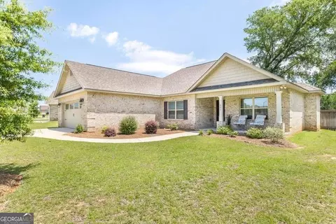 601 Hunts Landing Dr, Kathleen, GA 31047