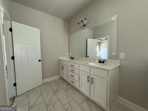 Bath - 1111 E Doyle St, Toccoa, GA 30577 photo 1 of 2