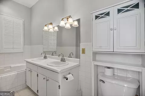 Bath - 513 Park Ave, Lagrange, GA 30240 photo 1 of 4