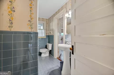Bath - 513 Park Ave, Lagrange, GA 30240 photo 3 of 4