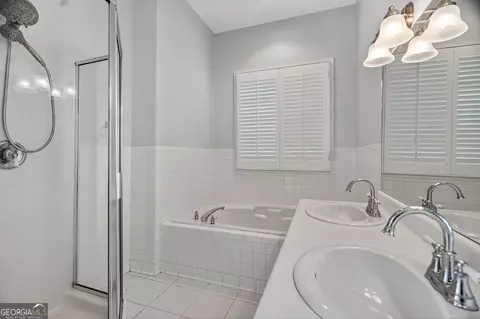 Bath - 513 Park Ave, Lagrange, GA 30240 photo 2 of 4