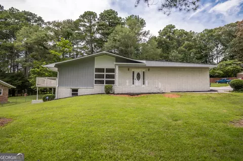 2743 NW Lake Capri Dr, Conyers, GA 30012