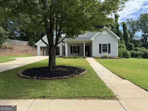 94 4th St, Newnan, GA 30263