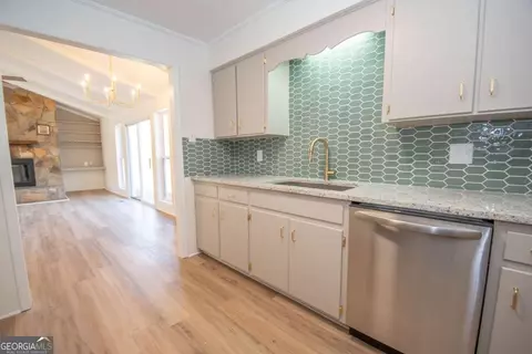 Kitchen - 189 Tatum Heights Dr, Lagrange, GA 30240 photo 4 of 4