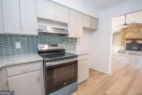 Kitchen - 189 Tatum Heights Dr, Lagrange, GA 30240 photo 3 of 4