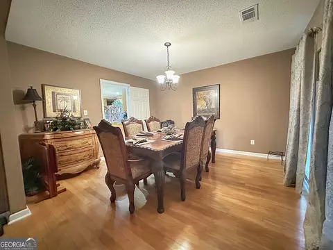 Dining - 244 Old Pond Rd, Lagrange, GA 30241 photo 1 of 2