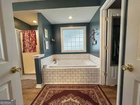 Bath - 244 Old Pond Rd, Lagrange, GA 30241 photo 1 of 5