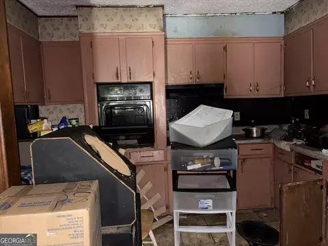 Kitchen - 507 S Lee St, Lagrange, GA 30240 photo 3 of 4