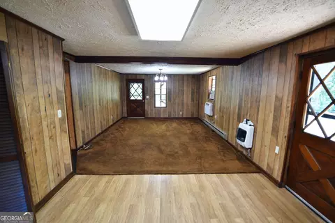 Living - 1317 Bartley Rd, Lagrange, GA 30240 photo 2 of 3