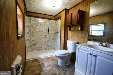 Bath - 1317 Bartley Rd, Lagrange, GA 30240 photo 1 of 1