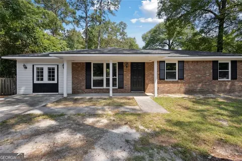 1021 Walnut Ct, Springfield, GA 31329