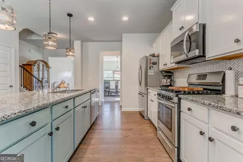 Kitchen - 405 Benstone Dr NE, Calhoun, GA 30701 photo 3 of 8