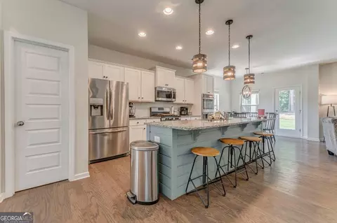 Kitchen - 405 Benstone Dr NE, Calhoun, GA 30701 photo 6 of 8