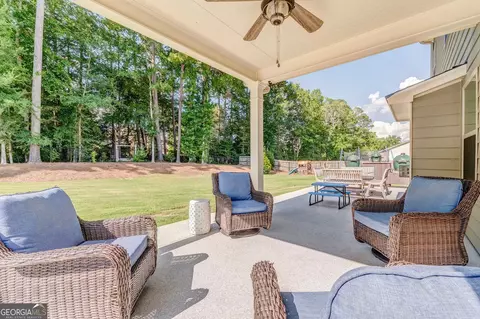 Exterior - 405 Benstone Dr NE, Calhoun, GA 30701 photo 7 of 11