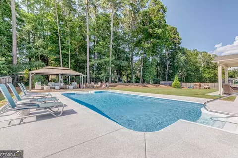 Exterior - 405 Benstone Dr NE, Calhoun, GA 30701 photo 8 of 11