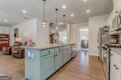 Kitchen - 405 Benstone Dr NE, Calhoun, GA 30701 photo 4 of 8