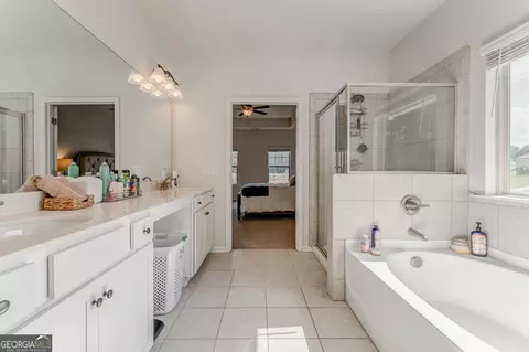 Bath - 405 Benstone Dr NE, Calhoun, GA 30701 photo 1 of 8