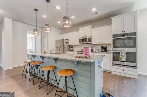 Kitchen - 405 Benstone Dr NE, Calhoun, GA 30701 photo 7 of 8