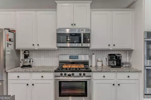 Kitchen - 405 Benstone Dr NE, Calhoun, GA 30701 photo 8 of 8