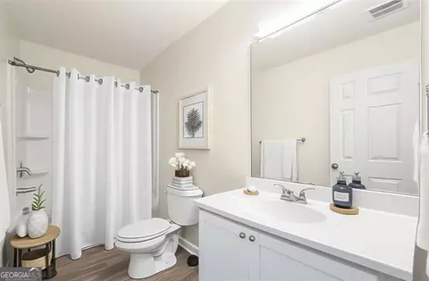 Bath - 759 Riverside, Calhoun, GA 30701 photo 1 of 3