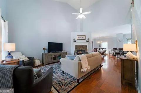 97 Mercer Ln, Cartersville, GA 30120