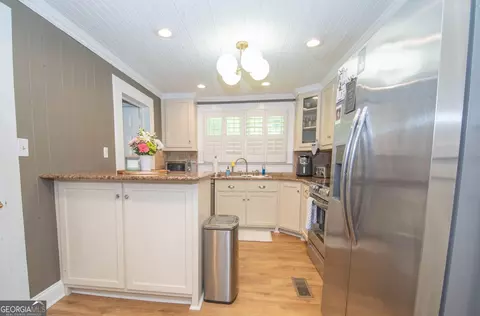 Kitchen - 146 Whitaker Rd, Lagrange, GA 30240 photo 1 of 4