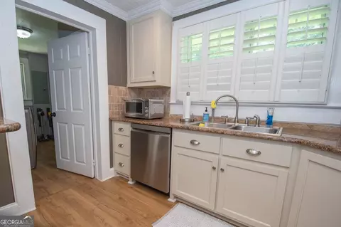 Kitchen - 146 Whitaker Rd, Lagrange, GA 30240 photo 4 of 4